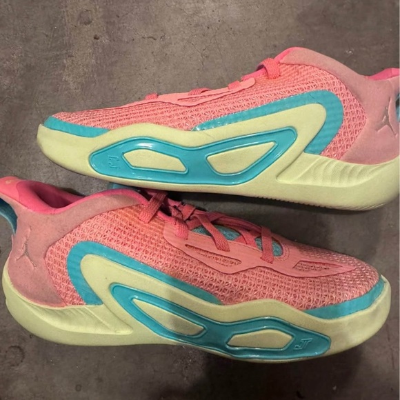 Jordan/Jayson Tatum boys basketball shoes, size 2y - Picture 2 of 2